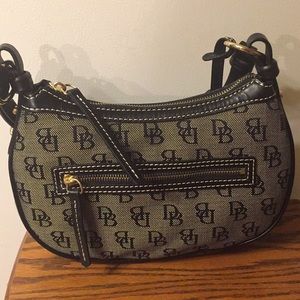 Dooney & Bourke Pouchette